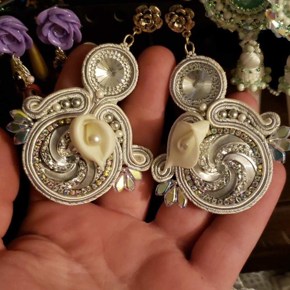 Shoutace earrings